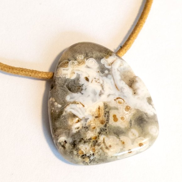 Vintage Stone Pendant Necklace Boho Hippie Organic Teardrop Unique Speckled Tan - Picture 2 of 3